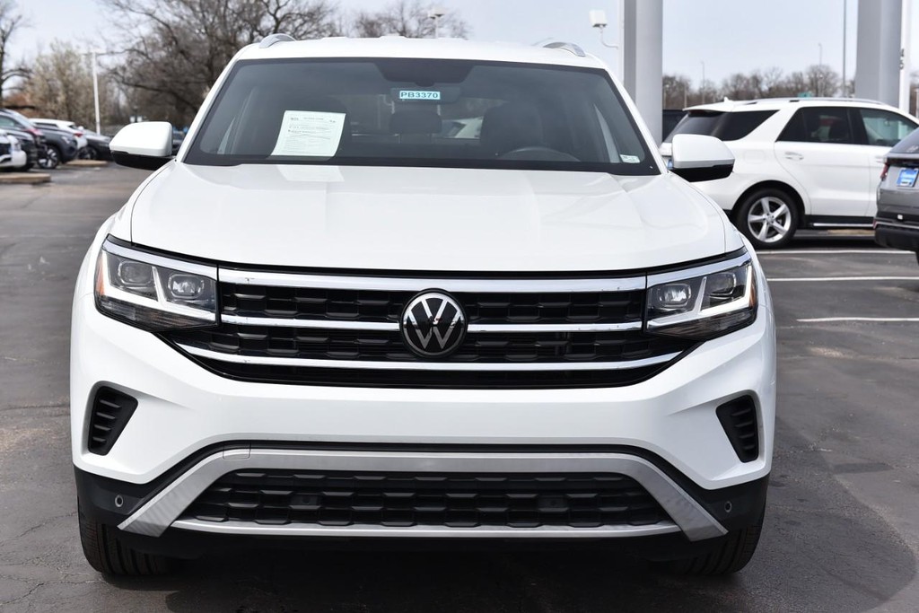 Volkswagen Atlas Cross Sport Vehicle Full-screen Gallery Image 4