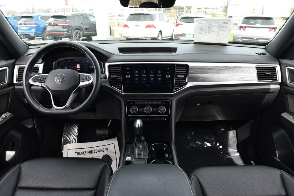 Volkswagen Atlas Cross Sport Vehicle Full-screen Gallery Image 7