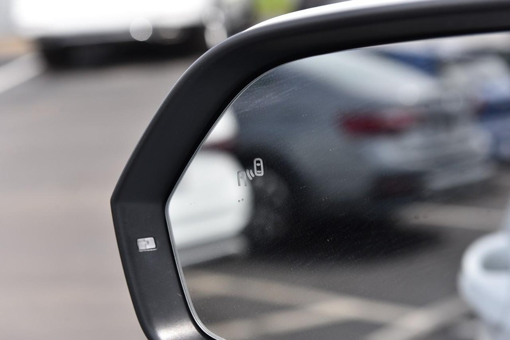 Volkswagen Atlas Cross Sport Vehicle Full-screen Gallery Image 10