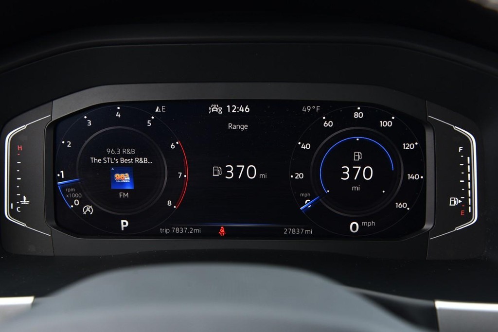 Volkswagen Atlas Cross Sport Vehicle Full-screen Gallery Image 12