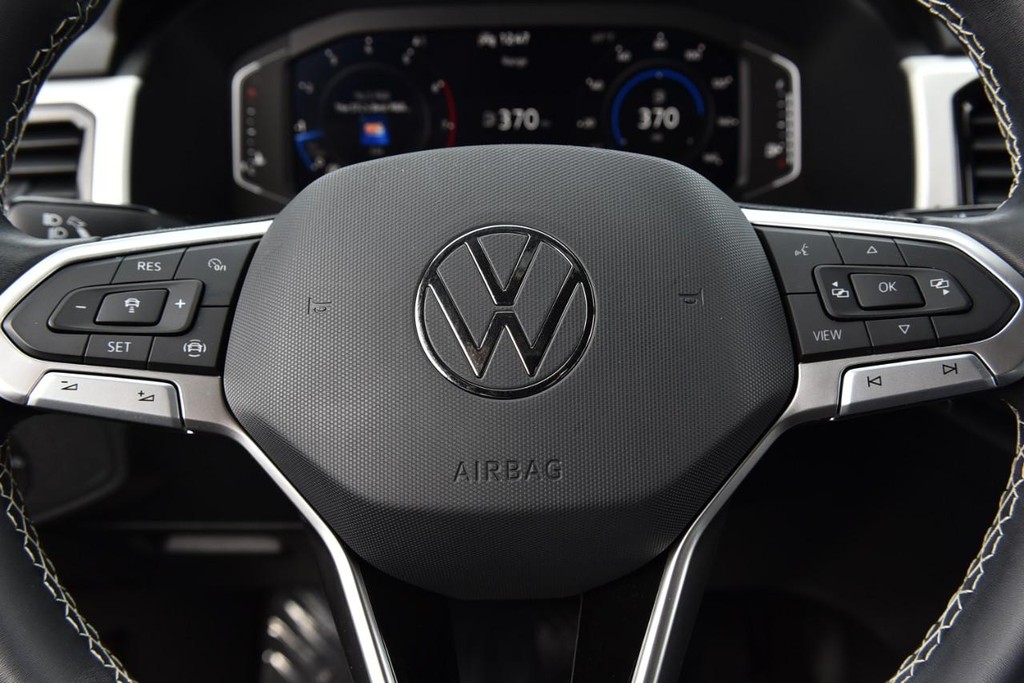 Volkswagen Atlas Cross Sport Vehicle Full-screen Gallery Image 18