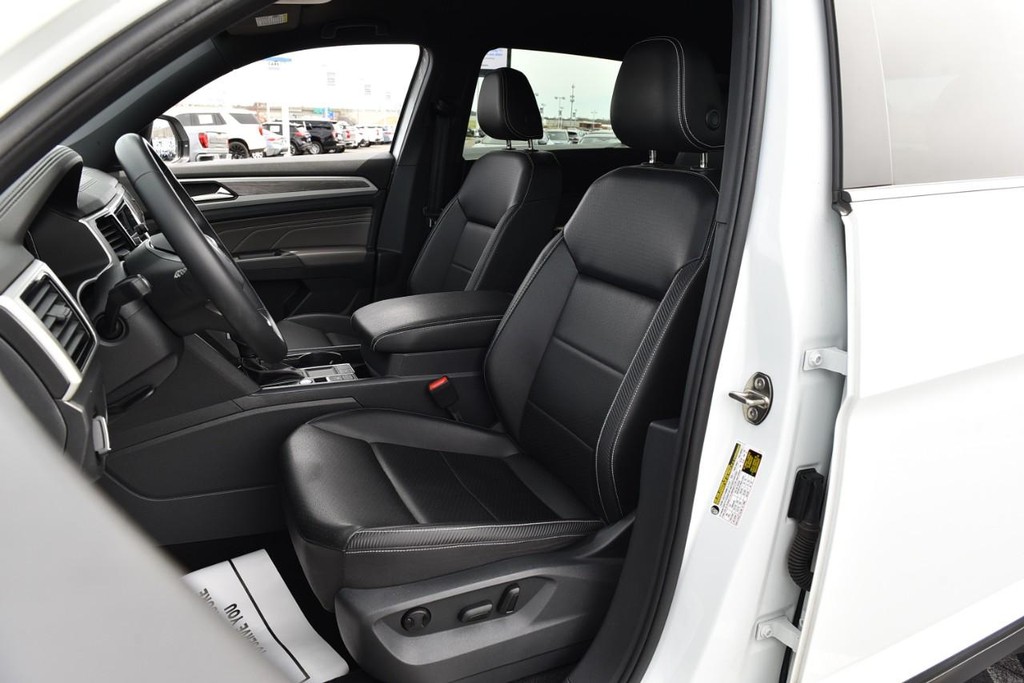 Volkswagen Atlas Cross Sport Vehicle Full-screen Gallery Image 19