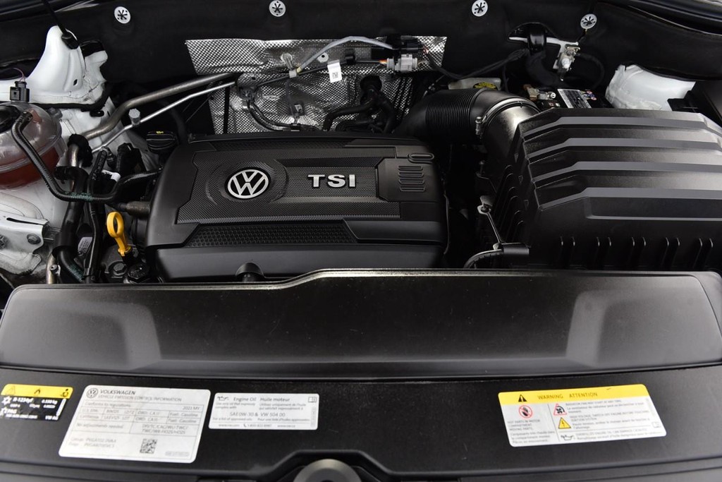 Volkswagen Atlas Cross Sport Vehicle Full-screen Gallery Image 26