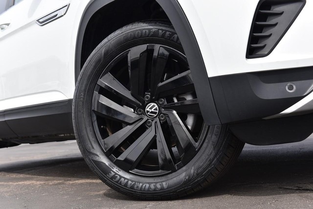 Volkswagen Atlas Cross Sport Vehicle Image 03