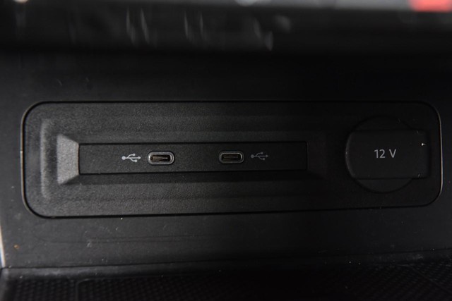 Volkswagen Atlas Cross Sport Vehicle Image 16