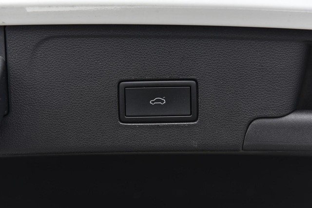 Volkswagen Atlas Cross Sport Vehicle Image 25