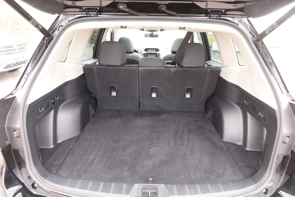 Subaru Forester Vehicle Full-screen Gallery Image 7