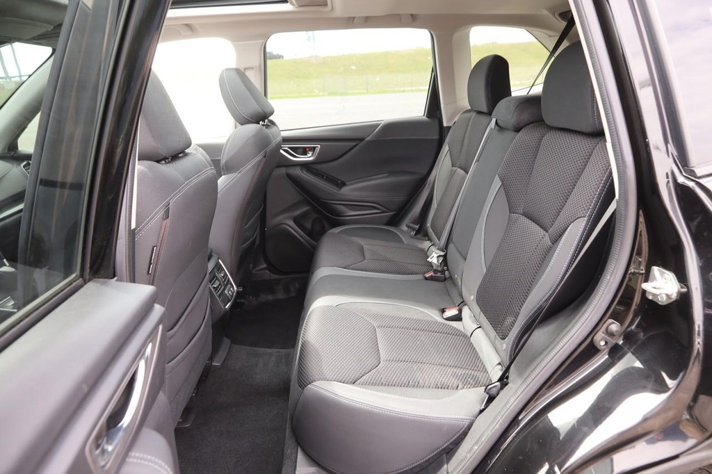 Subaru Forester Vehicle Full-screen Gallery Image 11