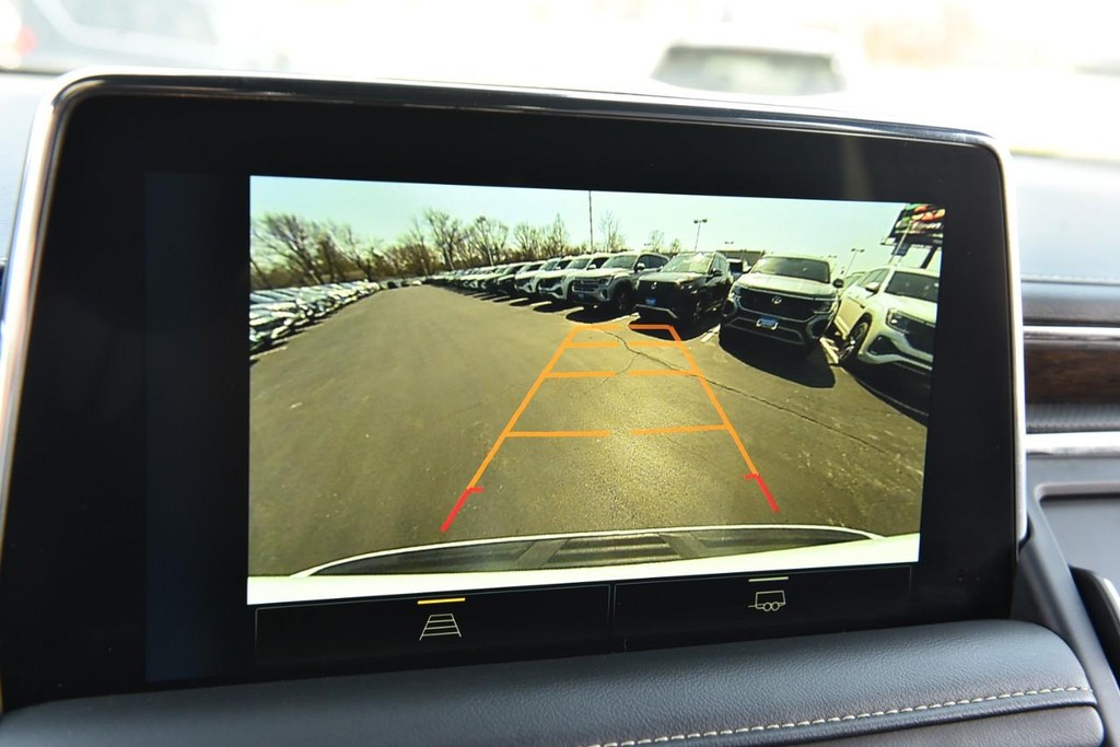 Chevrolet Tahoe Vehicle Full-screen Gallery Image 13