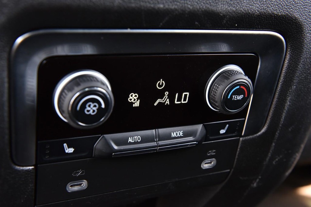 Chevrolet Tahoe Vehicle Full-screen Gallery Image 23