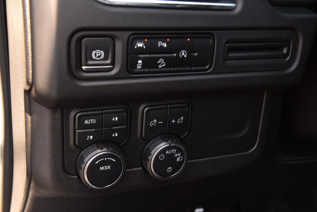 Chevrolet Tahoe Vehicle Image 11