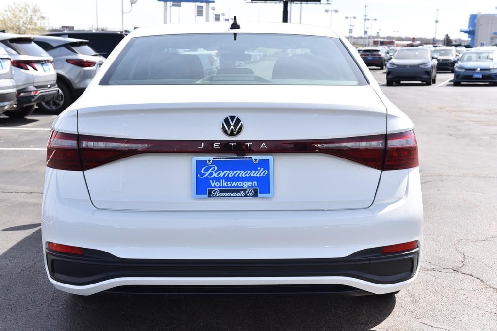 Volkswagen Jetta Vehicle Full-screen Gallery Image 6