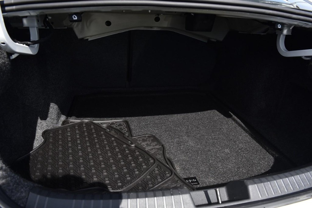 Volkswagen Jetta Vehicle Full-screen Gallery Image 22