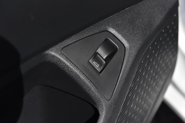 Volkswagen Jetta Vehicle Image 09