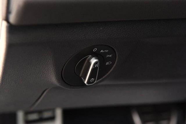 Volkswagen Jetta Vehicle Image 11