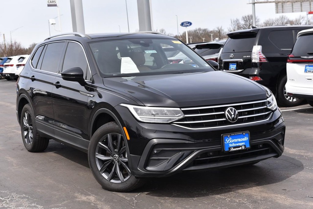 Volkswagen Tiguan Vehicle Full-screen Gallery Image 2