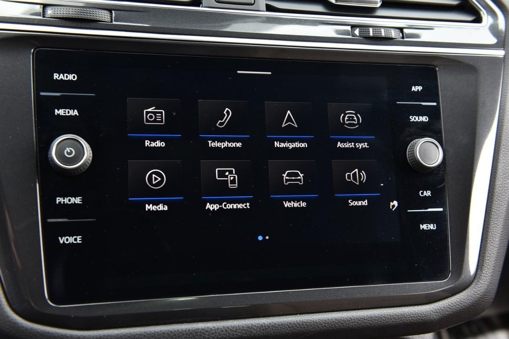 Volkswagen Tiguan Vehicle Full-screen Gallery Image 13