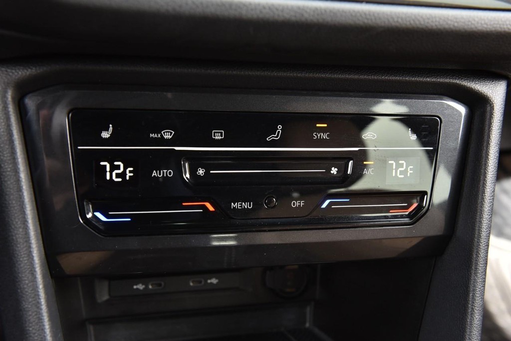 Volkswagen Tiguan Vehicle Full-screen Gallery Image 14