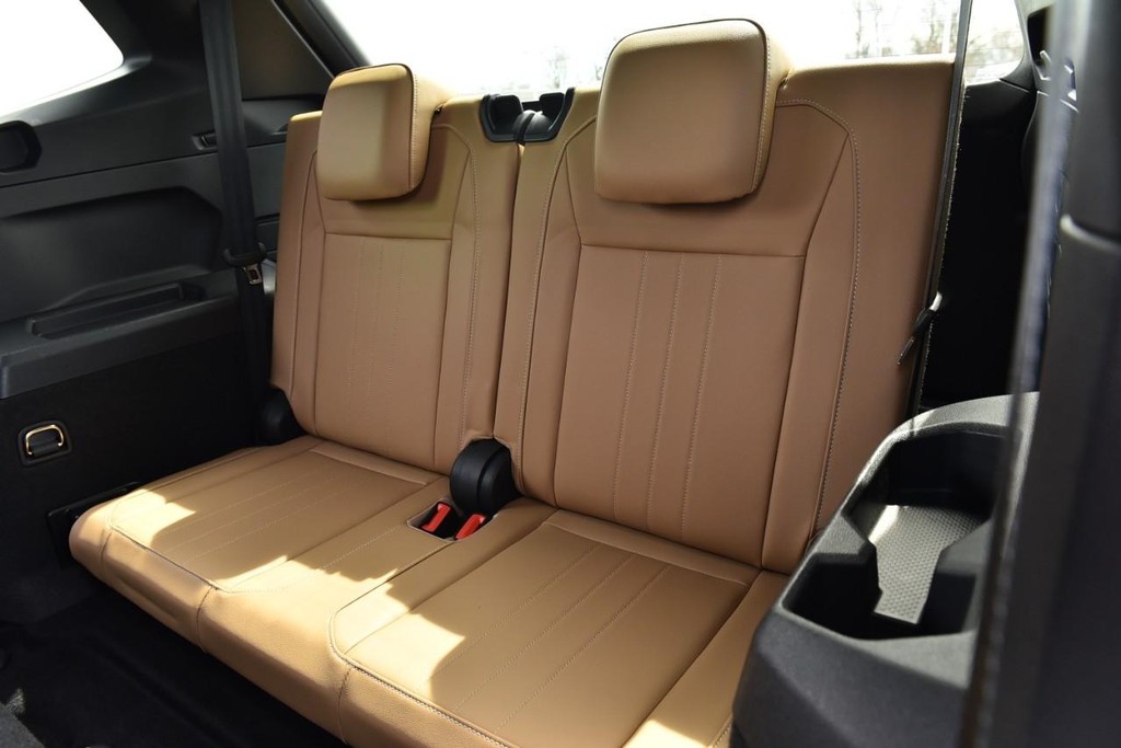 Volkswagen Tiguan Vehicle Full-screen Gallery Image 24