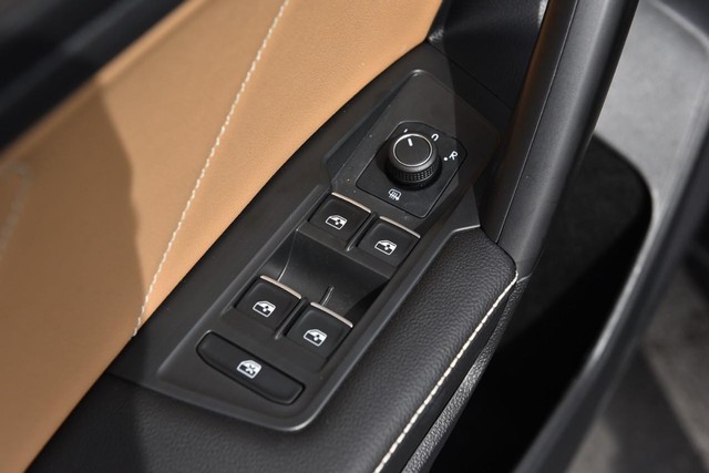 Volkswagen Tiguan Vehicle Image 08