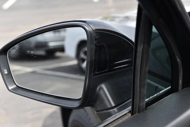 Volkswagen Tiguan Vehicle Image 09