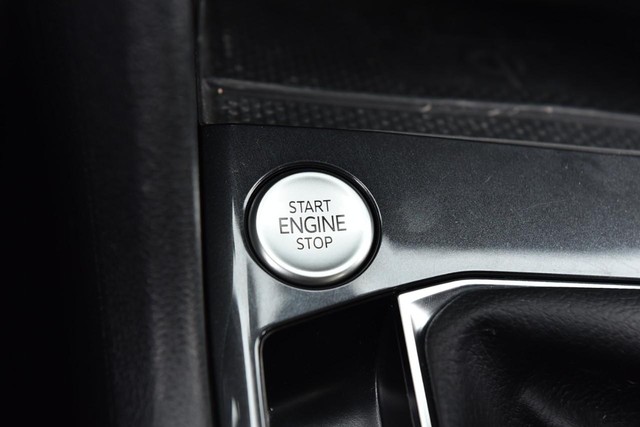 Volkswagen Tiguan Vehicle Image 16