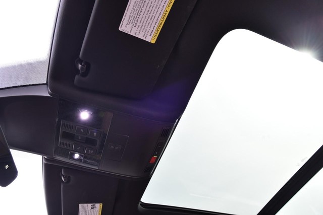 Volkswagen Tiguan Vehicle Image 20