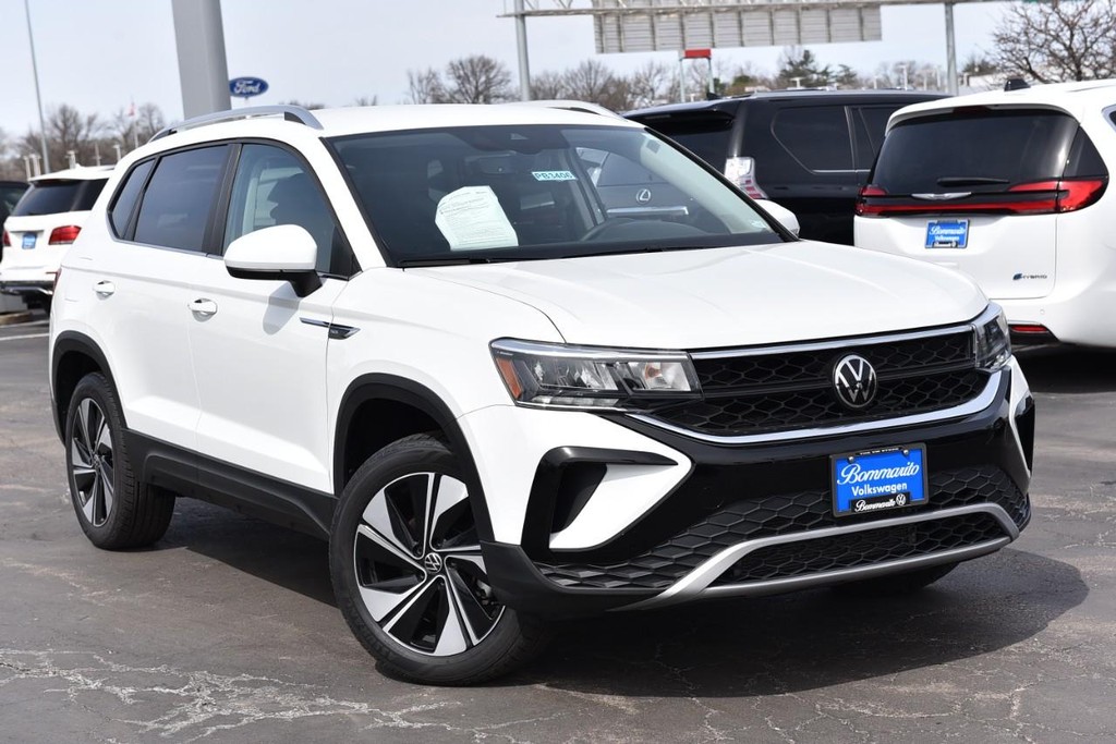 Volkswagen Taos Vehicle Full-screen Gallery Image 2