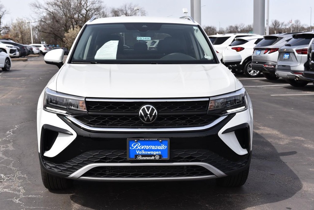 Volkswagen Taos Vehicle Full-screen Gallery Image 4