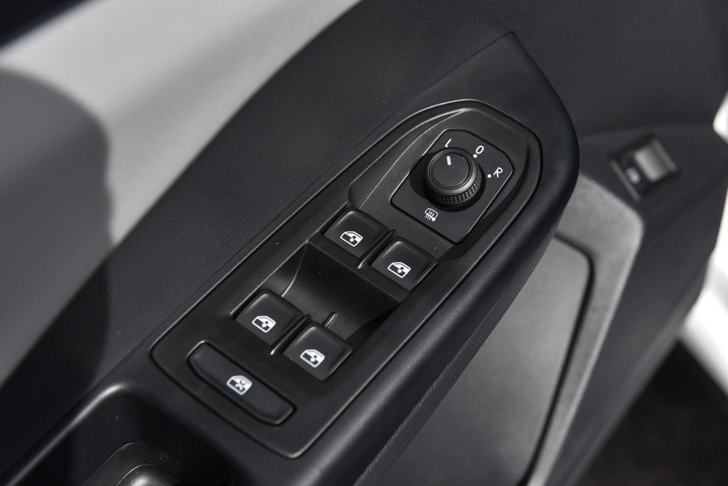 Volkswagen Taos Vehicle Full-screen Gallery Image 8