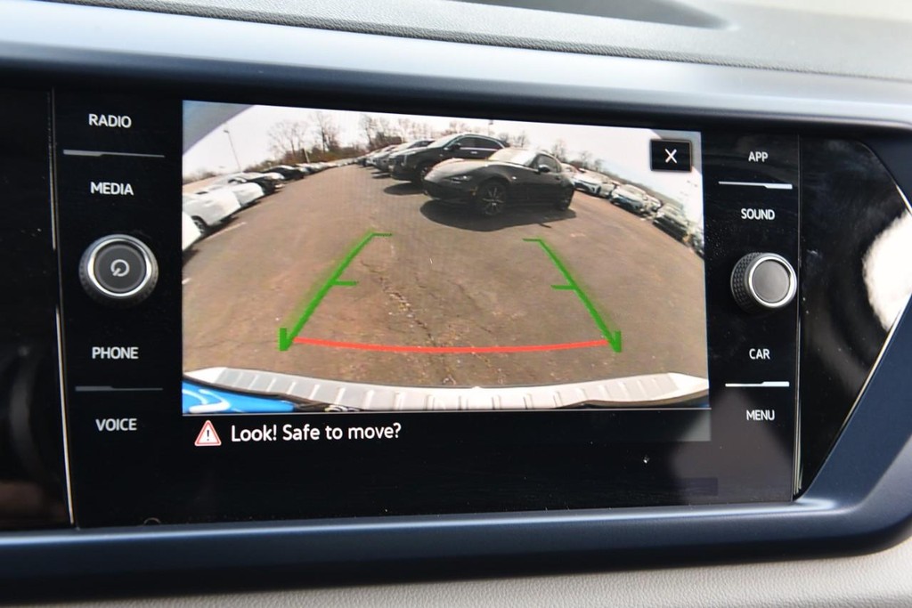 Volkswagen Taos Vehicle Full-screen Gallery Image 12