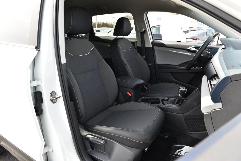 Volkswagen Taos Vehicle Full-screen Gallery Image 20