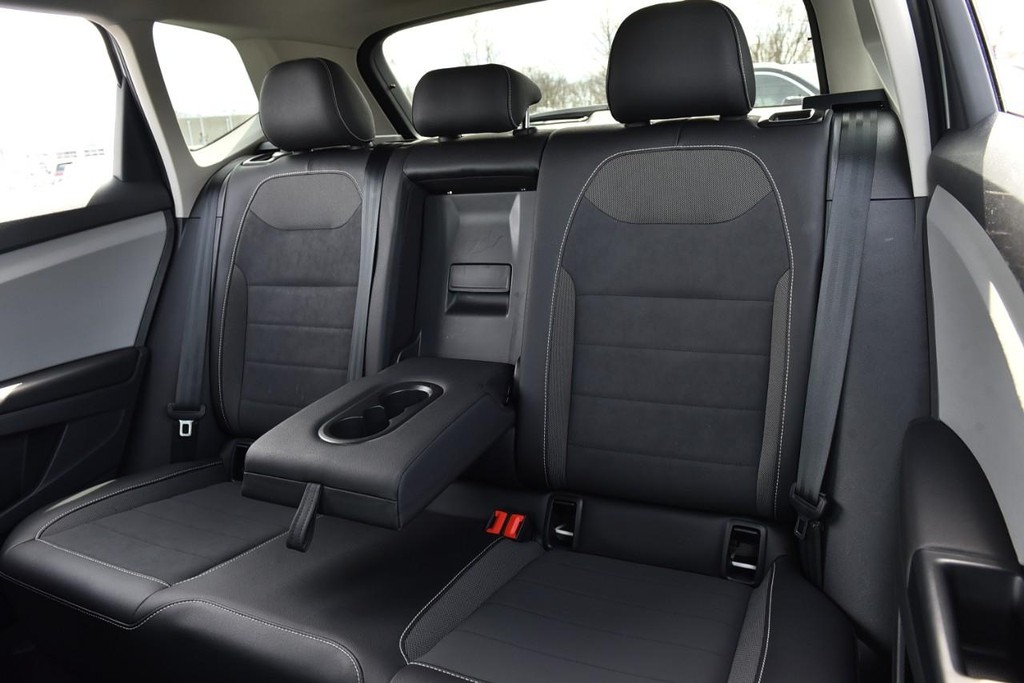 Volkswagen Taos Vehicle Full-screen Gallery Image 21