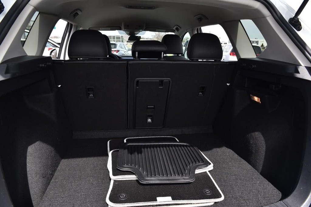 Volkswagen Taos Vehicle Full-screen Gallery Image 24