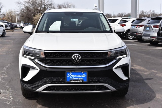 Volkswagen Taos Vehicle Image 04