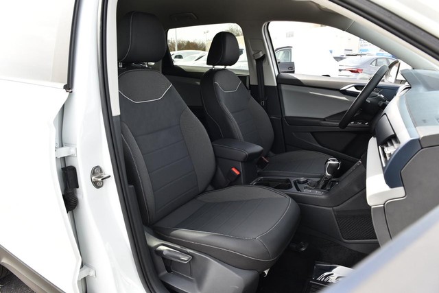 Volkswagen Taos Vehicle Image 20