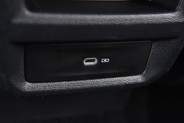 Volkswagen Taos Vehicle Image 23