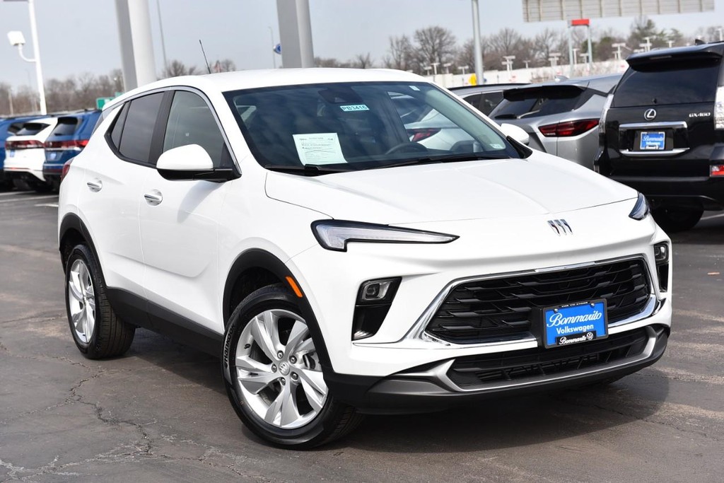 Buick Encore GX Vehicle Full-screen Gallery Image 2