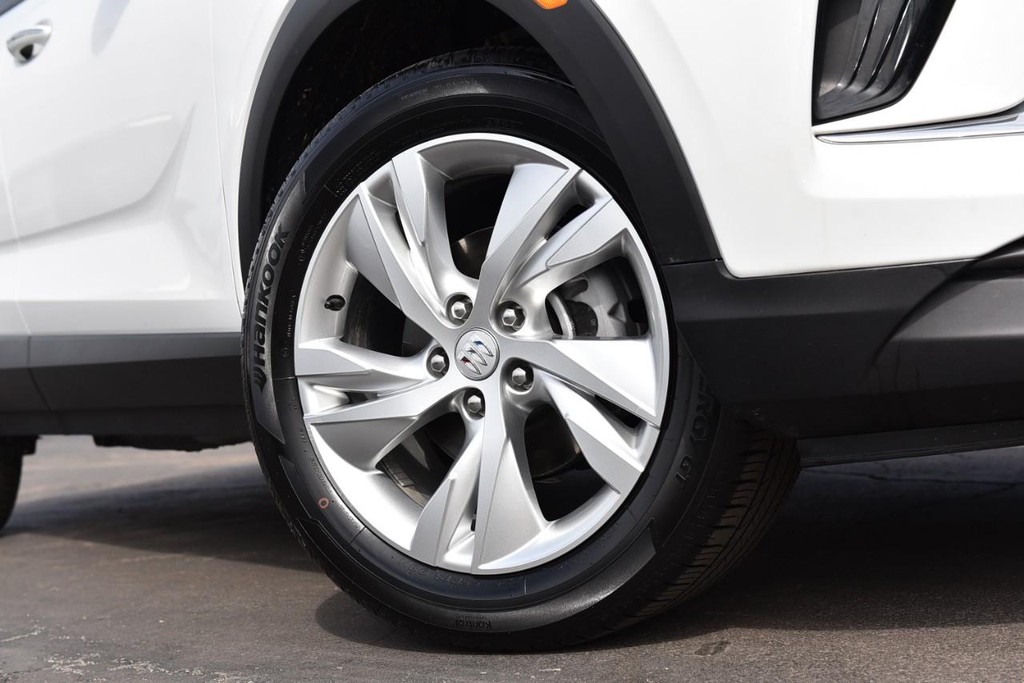 Buick Encore GX Vehicle Full-screen Gallery Image 3