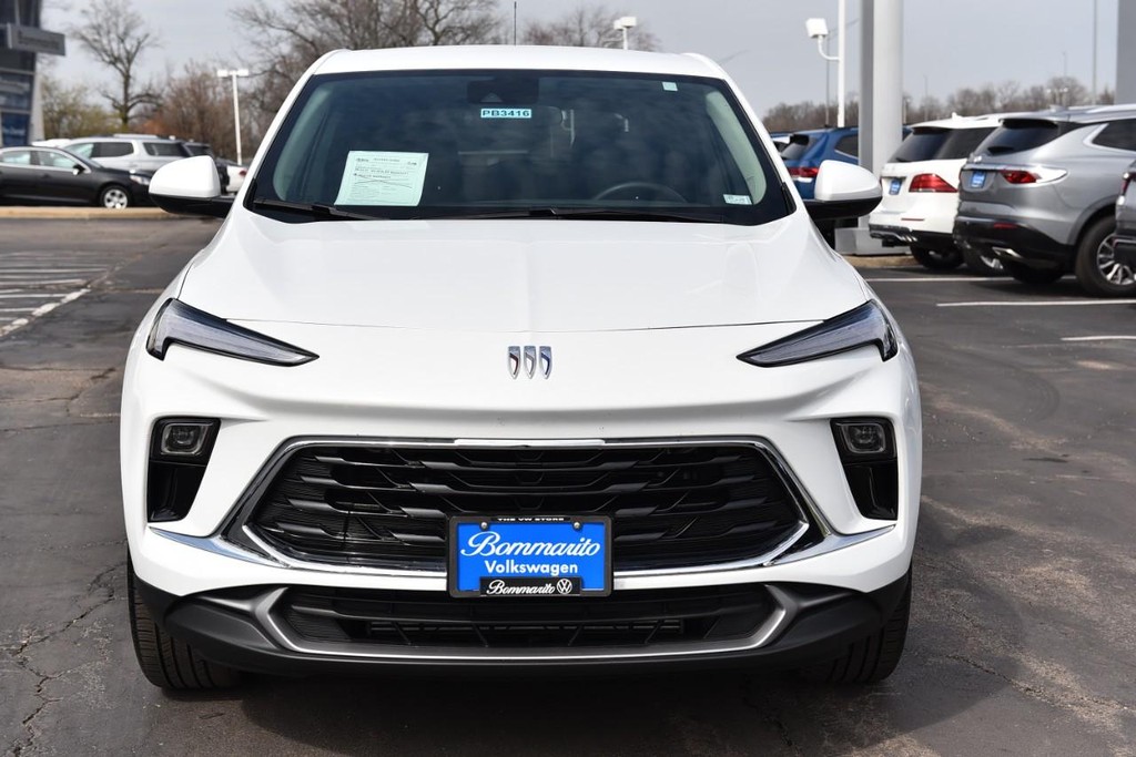 Buick Encore GX Vehicle Full-screen Gallery Image 4