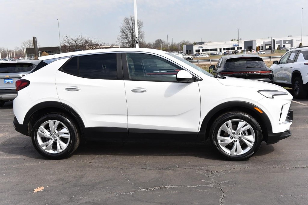 Buick Encore GX Vehicle Full-screen Gallery Image 5