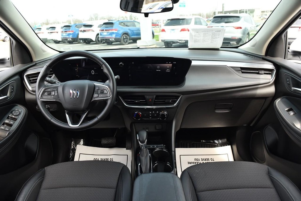 Buick Encore GX Vehicle Full-screen Gallery Image 7