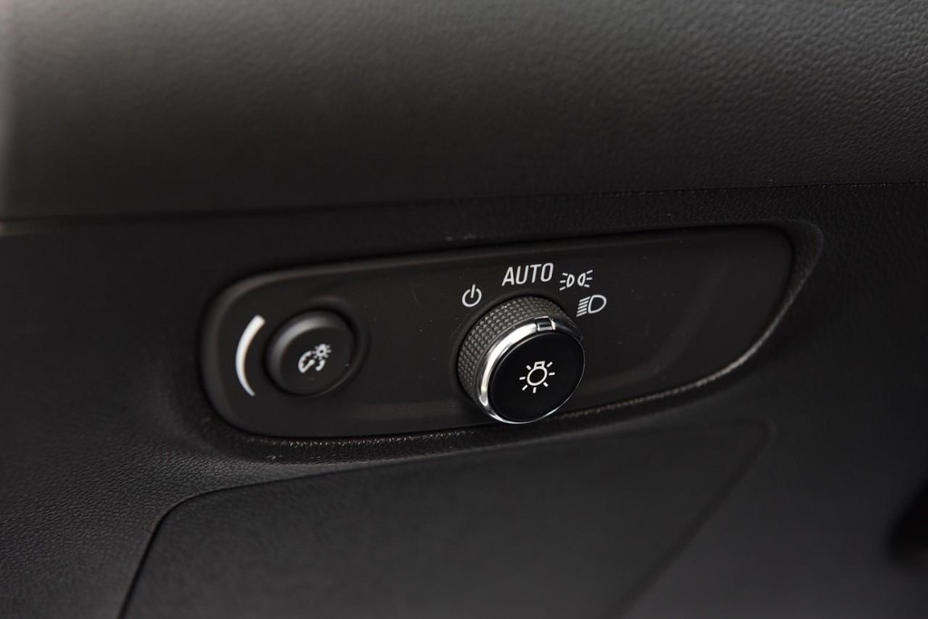 Buick Encore GX Vehicle Full-screen Gallery Image 10