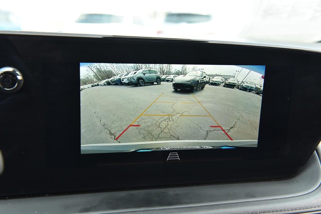 Buick Encore GX Vehicle Full-screen Gallery Image 12