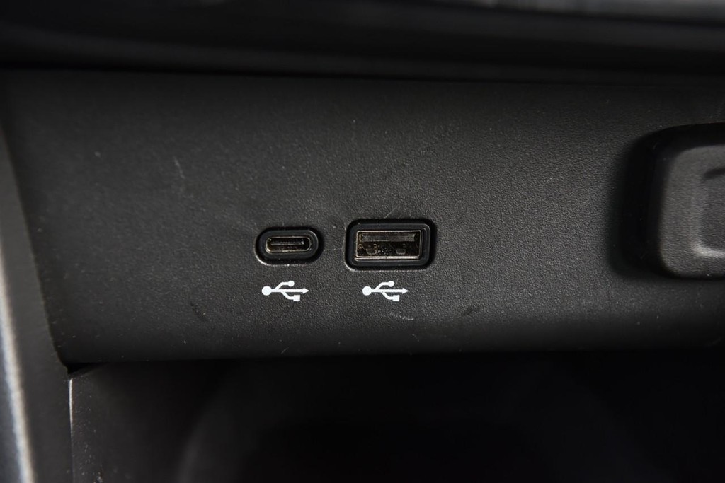 Buick Encore GX Vehicle Full-screen Gallery Image 15