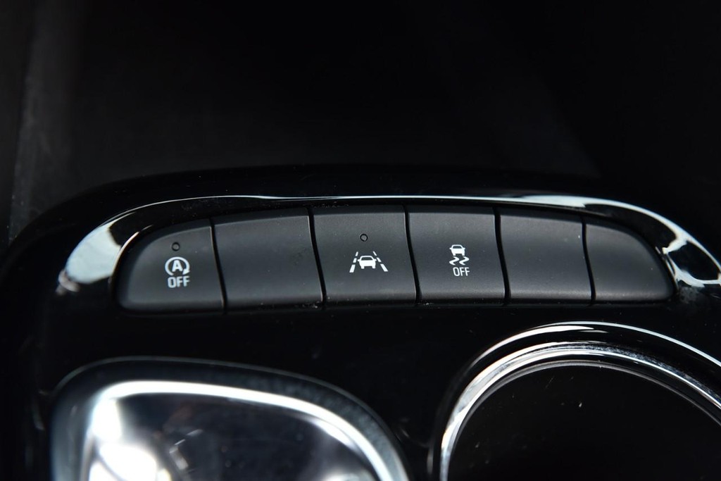 Buick Encore GX Vehicle Full-screen Gallery Image 16