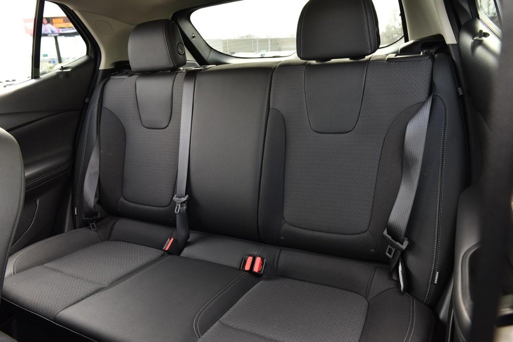 Buick Encore GX Vehicle Full-screen Gallery Image 21