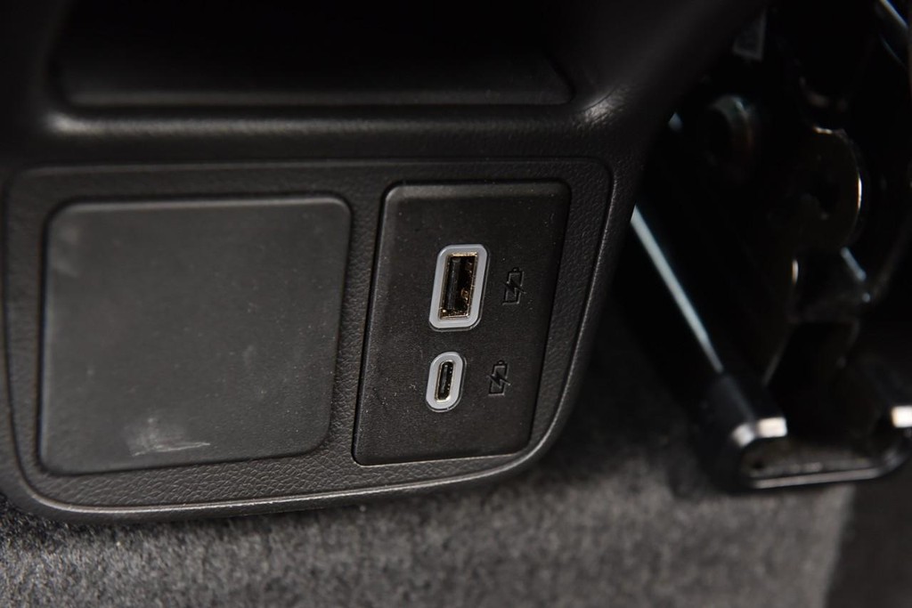 Buick Encore GX Vehicle Full-screen Gallery Image 22