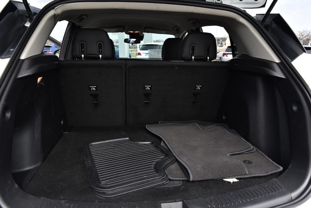 Buick Encore GX Vehicle Full-screen Gallery Image 23