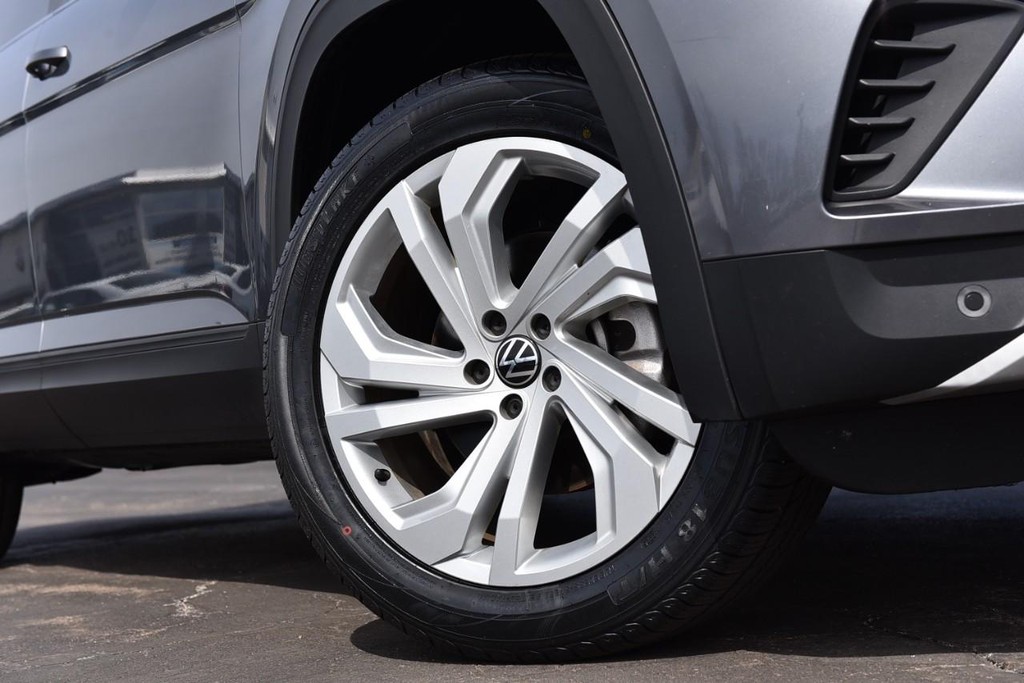 Volkswagen Atlas Vehicle Full-screen Gallery Image 3